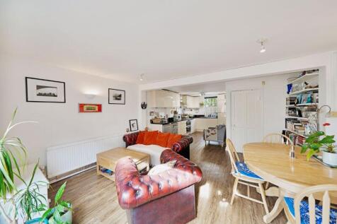 Living/dining area