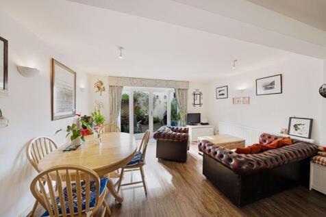 Living/dining area