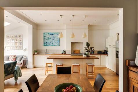 Kitchen Family Entertaining Space