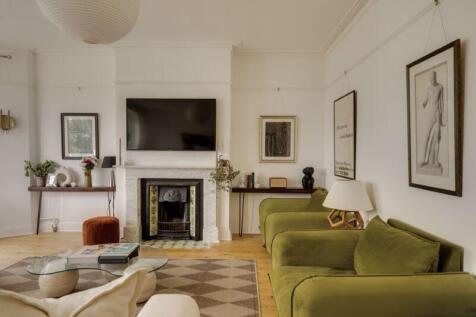 Sitting/Dining Room