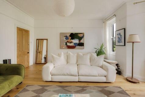 Sitting/Dining Room