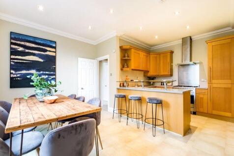 Kitchen/Dining Area