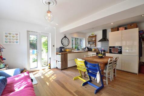 LIVING / DINING KITCHEN