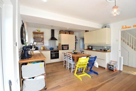 LIVING / DINING KITCHEN
