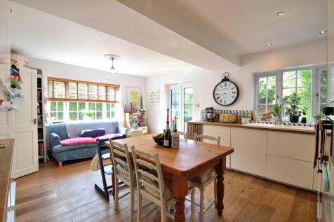 LIVING / DINING KITCHEN