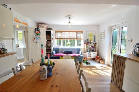 LIVING / DINING KITCHEN
