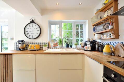 LIVING / DINING KITCHEN