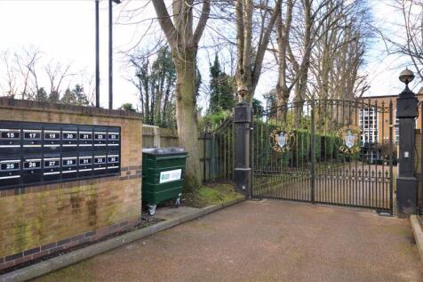 GATED ENTRANCE 