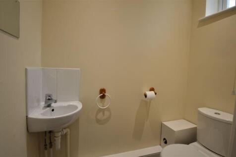 LAVATORY : GROUND FLOOR