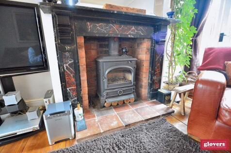 FIREPLACE IN THE LIVING ROOM