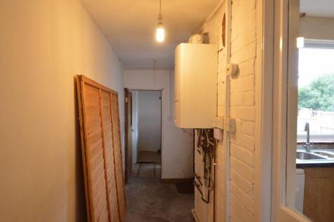 COVERED SIDE PASSAGE