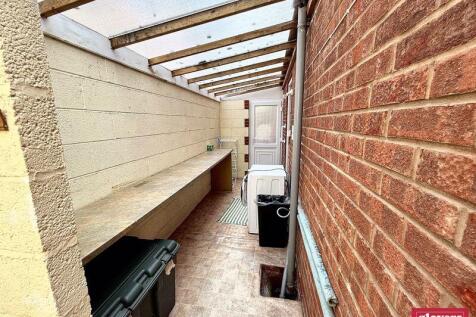 SIDE UTILITY AREA