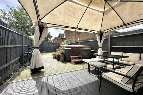 Rear Garden Cont&#39;d