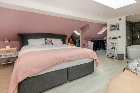 Principal bedroom