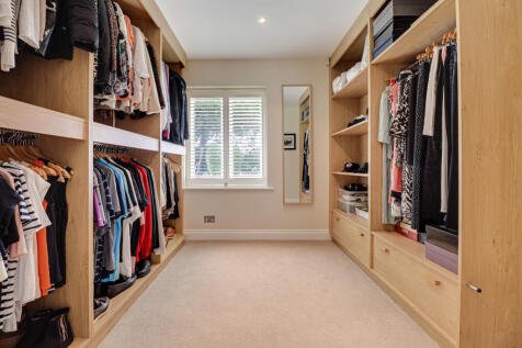 Walk in wardrobe to Principal Bedroom