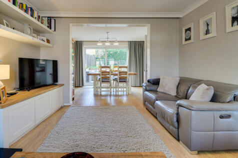 Lounge/Dining