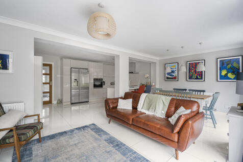 Open Plan Lounge/Diner