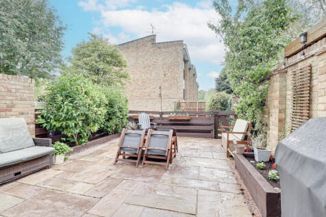 Courtyard Garde