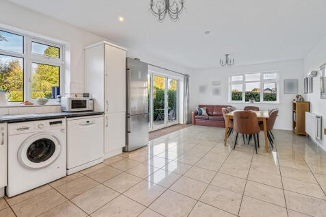 Kitchen/Family/Diner