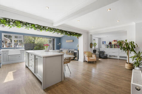 Kitchen/Living Area