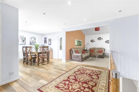 Hallway/Dining
