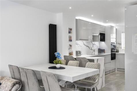 Kitchen/Dining Area