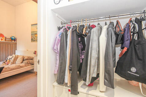 Walk-In-Wardrobe / Cloakroom