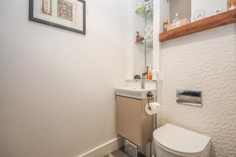 Walk-In-Wardrobe / Cloakroom