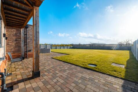 5 Stables Close re-shoot-16.jpg
