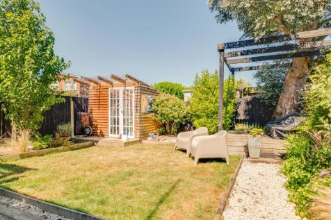 Constables - 46 Carlton Close-74.jpg