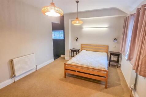 Master bedroom-1.jpg
