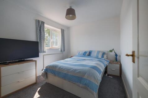 8 Ashtree Farm Court-1.jpg
