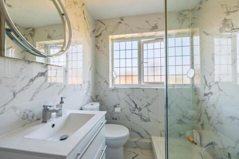 8 Ashtree Farm Court-8.jpg
