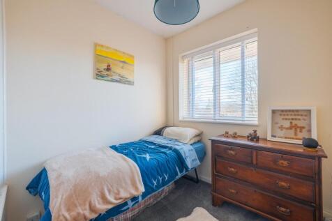 4 Bushell Close-2.jpg