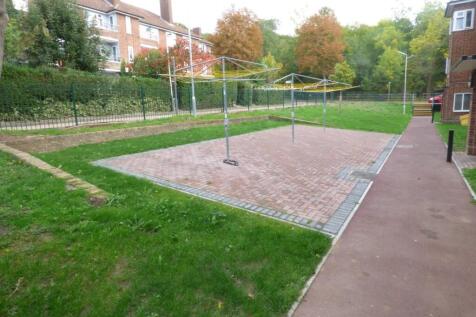 COMMUNAL FRONT GARDE