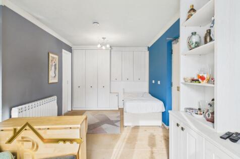 CAM03016G0-PR0043-STILL006