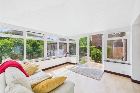 CAM04018G0-PR0234-STILL023