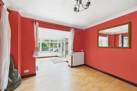 CAM04018G0-PR0234-STILL024