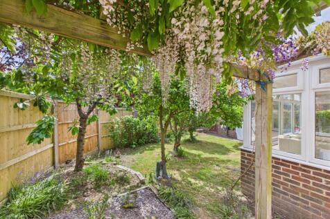 CAM04018G0-PR0234-STILL028