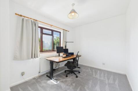 CAM04018G0-PR0234-STILL001