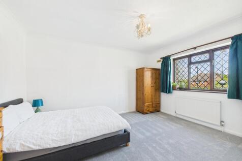 CAM04018G0-PR0234-STILL009