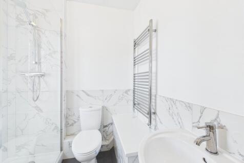 CAM04018G0-PR0234-STILL012