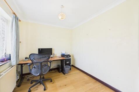 CAM04018G0-PR0234-STILL013