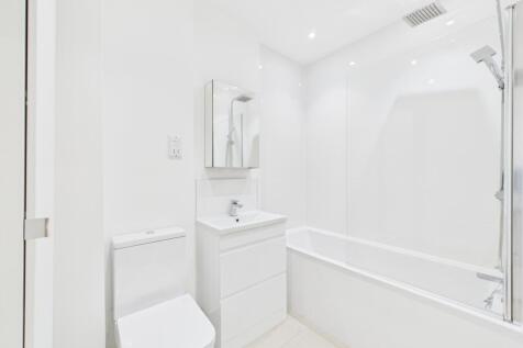 CAM04018G0-PR0393-STILL003