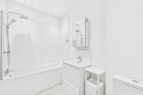 CAM04018G0-PR0393-STILL006