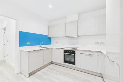 CAM04018G0-PR0393-STILL010