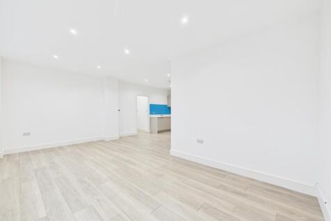 CAM04018G0-PR0393-STILL013