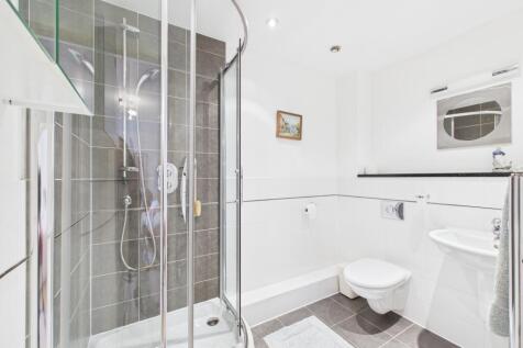 CAM04018G0-PR0399-STILL023