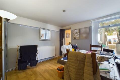 CAM01872G0-PR0081-STILL007.jpg
