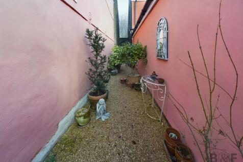CAM01872G0-PR0268-STILL026 (2).jpg